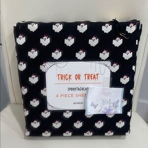 Trick or Treat Black/White/Pink Ghost Print QUEEN Sheet Set